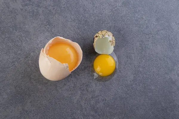 새하얀 달걀을 놓는다 고품질 — 스톡 사진