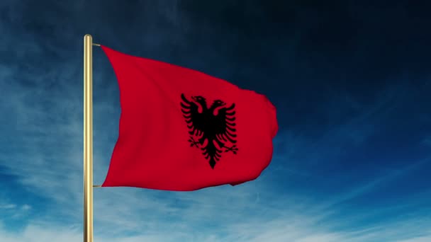 アルバニア国旗のスライダーのスタイル。雲の背景のアニメーションと勝利の手を振ってください。 — ストック動画