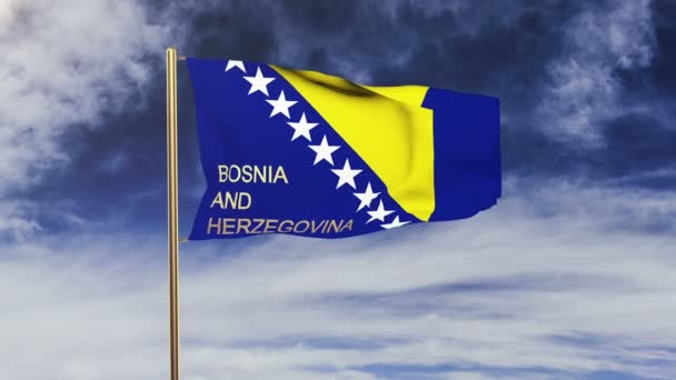 Bandera de Bosnia y Herzegovina con el título ondeando en el viento. Looping sol sale de estilo. Bucle de animación — Vídeos de Stock