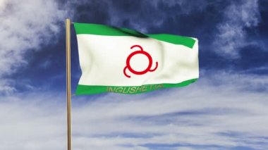 Başlığı rüzgarda sallayarak Ingushetia bayrağı. Döngülü güneş tarzı yükselir. Animasyon döngüsü