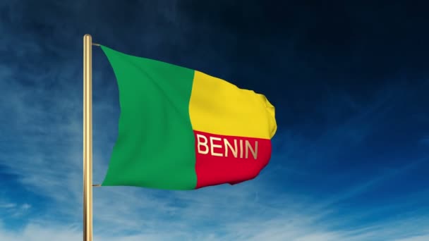 Benin vlag Slider stijl met titel. Zwaaiende in de wind met Cloud achtergrond animatie — Stockvideo