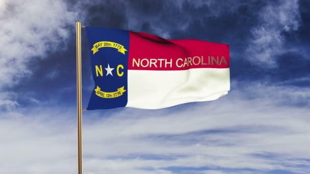 North Carolina flaga z tytułu machając na wietrze. Zapchanie Słońce wschodzi styl. Pętla animacji — Wideo stockowe