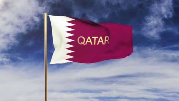 Bandera de Qatar con el título ondeando en el viento. Looping sol sale de estilo. Bucle de animación — Vídeos de Stock