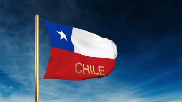 Chile bandera estilo deslizante con título. Ondeando en el viento con animación de fondo de nube — Vídeo de stock
