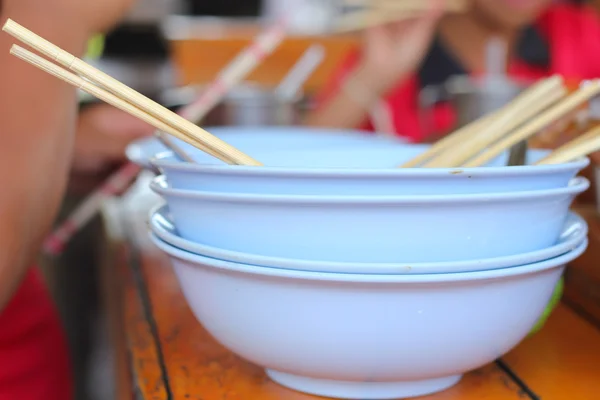 Empty bowl of noodle after eat and it's dirty. Empty bowl in caf — Stock Photo, Image