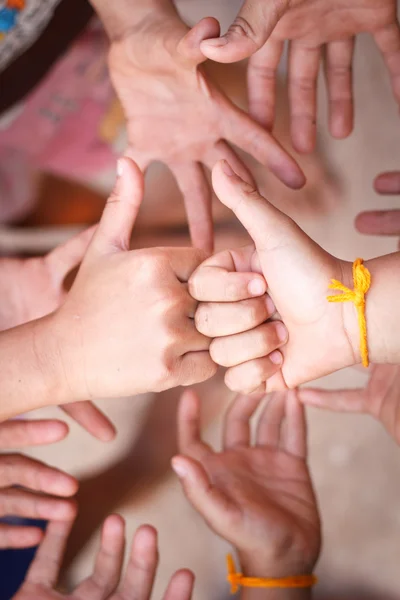 Gutes oder sehr gutes Handzeichen. — Stockfoto