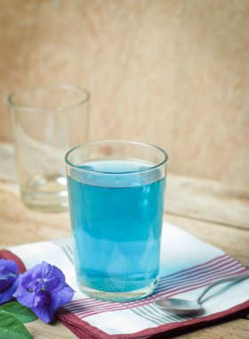 Kelebek-bezelye veya mavi bezelye çiçek bitki çayı