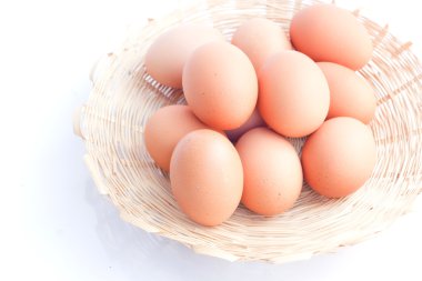 Beyaz arkaplanda yumurtalar.