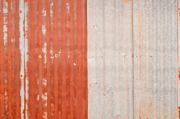 Paslı metal duvar, paslı çinko grunge arka plan oluklu — Stok fotoğraf