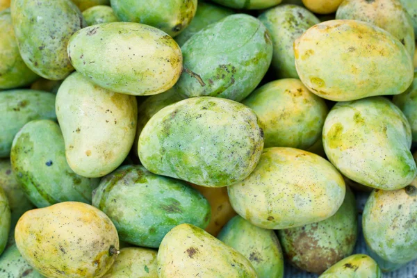 Montón de mangos en el mercado de Tailandia . — Foto de Stock