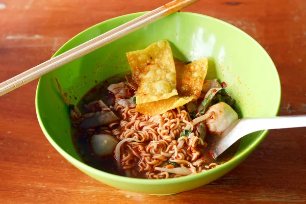 A bowl of noodles with soup. — Stock Photo, Image