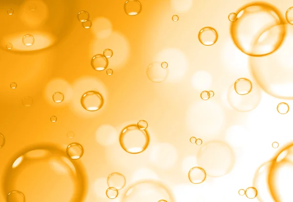 Seifenblasen auf Goldgrund, gelber abstrakter Hintergrund. — Stockfoto