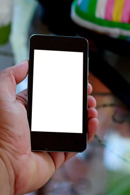beyaz ekran ile Smartphone holding eller.