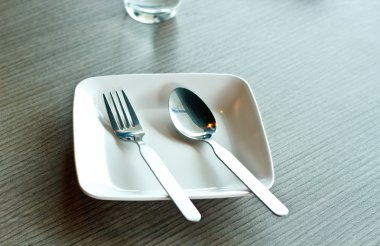 tablolar için yemek ayarla