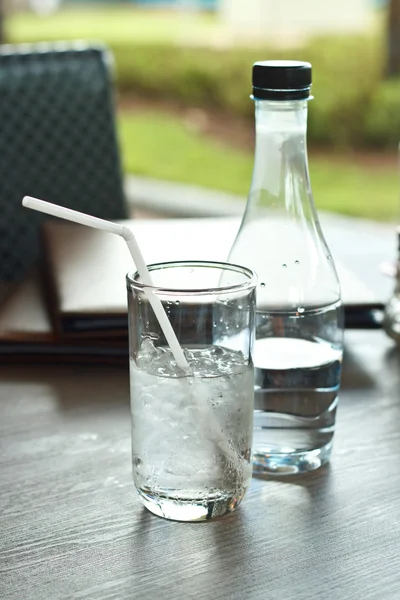 Bicchiere di acqua potabile . — Foto Stock