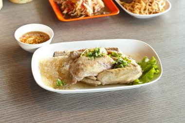 Buğulanmış bitkisel tavuk, Tayland gıda tarzı