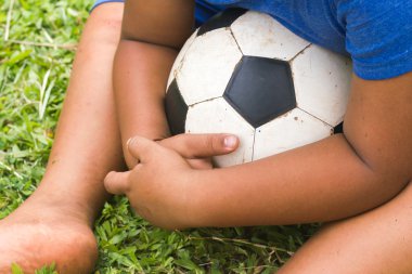 Çocuk çim sahası, futbol oynamak.