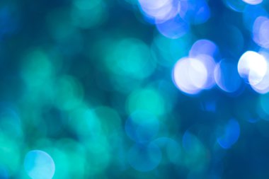Mavi bokeh. Mavi arkaplanda bulanık ışık.