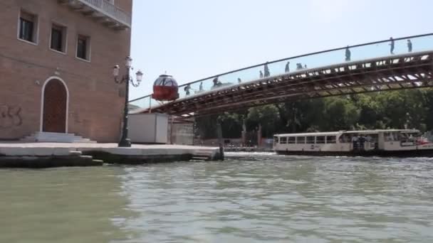 ヴェネツィアの運河は — ストック動画