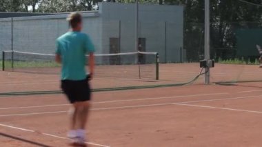 Tenis