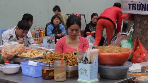 베트남에서 길거리 음식 — 비디오