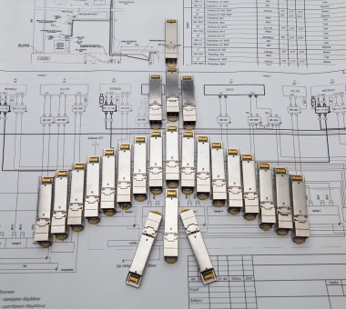 SFP ağ modülleri ağ için uçak şekli olarak geçiş