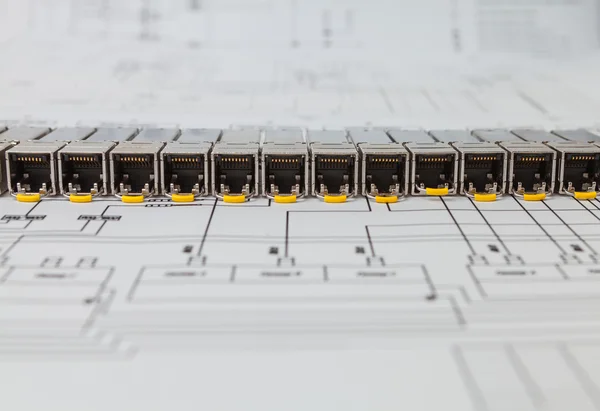 Sfp-Netzwerkmodule für Netzwerkumschaltung auf dem Bauplan — Stockfoto