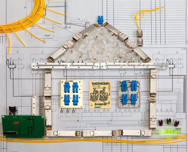 Сетевые модули SFP для сетевого коммутатора как форма дома — стоковое фото