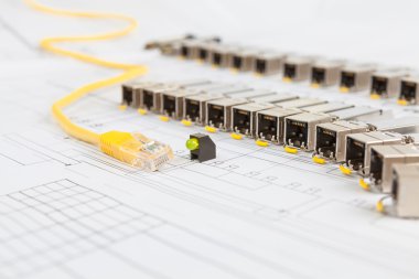 SFP ağ ölçü birimi için ağ anahtarı, yama kablosu ve diyotlar