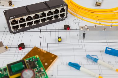 Ağ anahtarı, Utp ethernet ve optik kablo ve diğer elektronik bileşenler