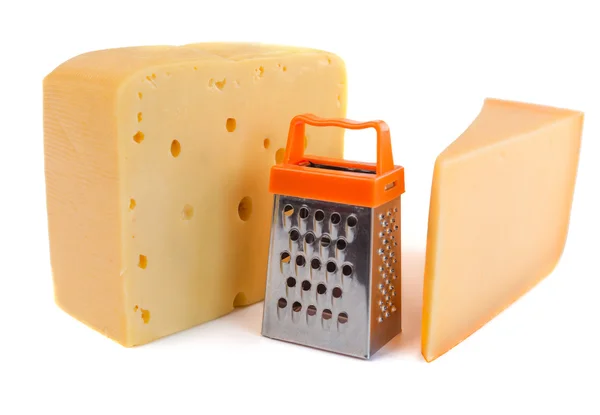 Trozos de queso y ralladura aislados sobre blanco —  Fotos de Stock