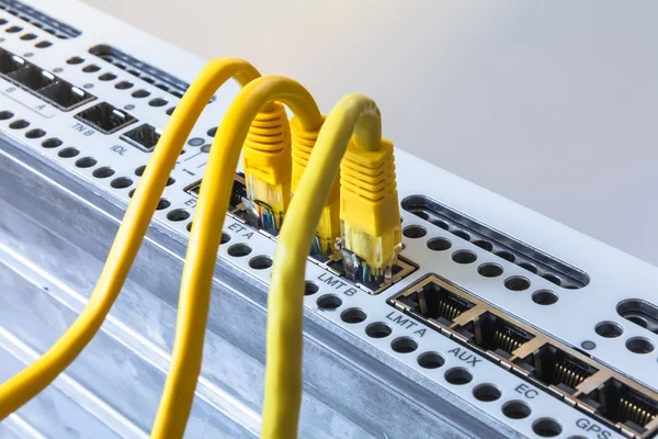 Radio base station and three yellow patch cords. Internet. — Stock Photo, Image