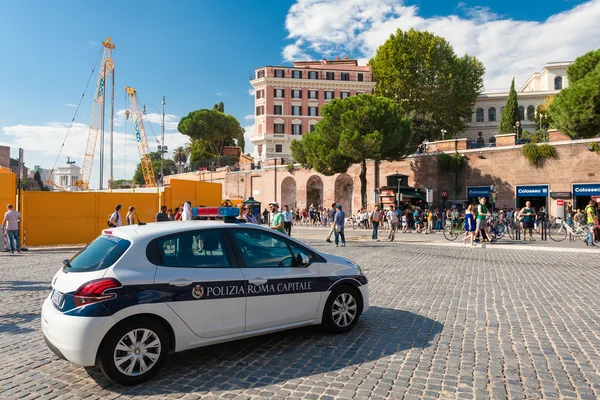Police Car Patrols Nearby Rome Subway Metro Station Colosseo Historical — Stock Photo, Image