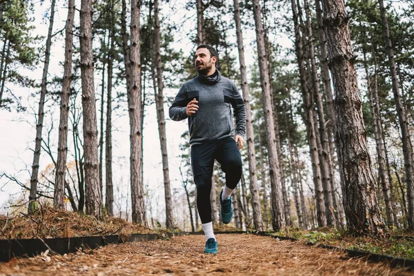 Jeune Sportif Barbu Courant Dans Les Bois Automne Préparant Pour — Photo