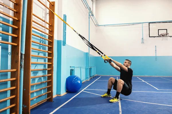 Apto Desportista Muscular Excelente Forma Fazendo Exercícios Aquecimento Antes Treino — Fotografia de Stock