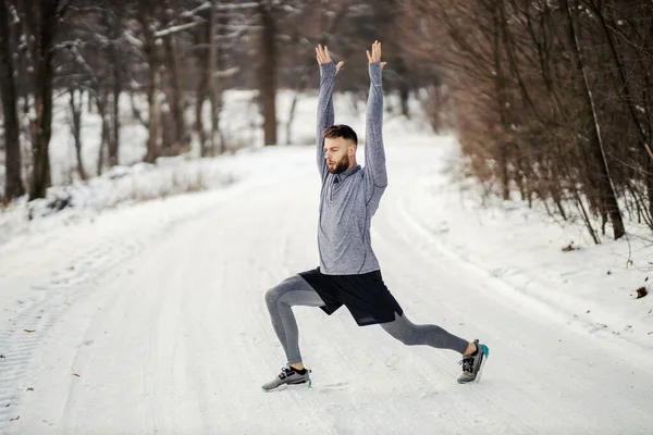 겨울에는 위에서 자연적으로 운동을 Fit Sportsman 스포츠 — 스톡 사진