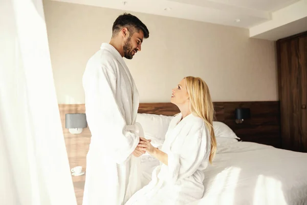 Aşk Cazibesi Saygı Sıcak Bir Otelde Doğal Işıkla Uyanmak Bir — Stok fotoğraf
