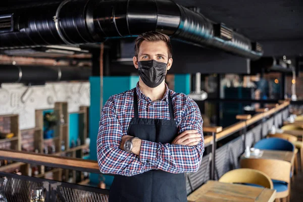 Welcome Restaurant Time Corona Male Waiter Face Mask Stands Cafe — Stock Photo, Image