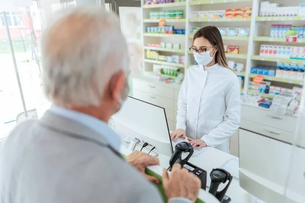 Buying Selling Prescription Drugs Pharmacist Advice Adult Female Pharmacist Standing — Stock Photo, Image