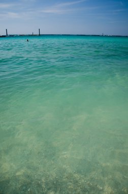 plaj mükemmel beyaz kum turkuaz su