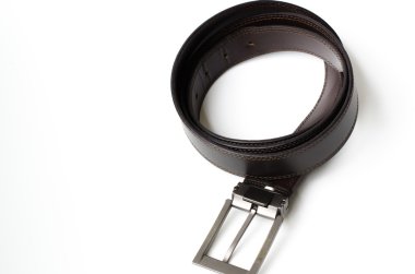 Kahverengi deri kemer yapılır