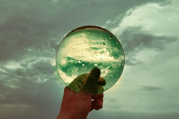 Lente verde soviética sobre el fondo de las nubes —  Fotos de Stock