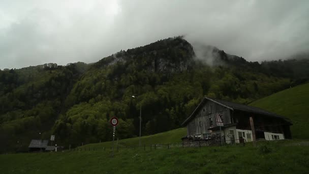 Casa in montagna — Video Stock