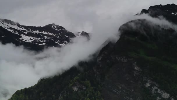 Панорама замерзших облаков в горах — стоковое видео