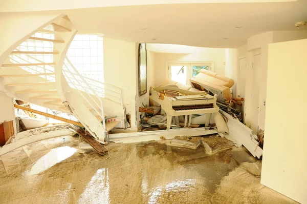 Wnętrze Domu Zniszczonego Wskutek Uszkodzenia Wody Wyniku Huraganu — Zdjęcie stockowe
