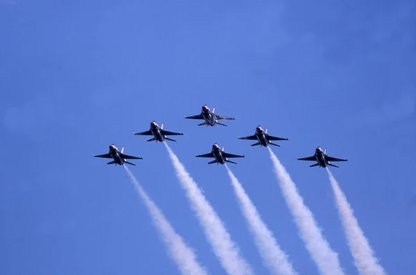 Jatos Força Aérea Apresentando Show Aéreo Contra Céu Azul Sem — Fotografia de Stock