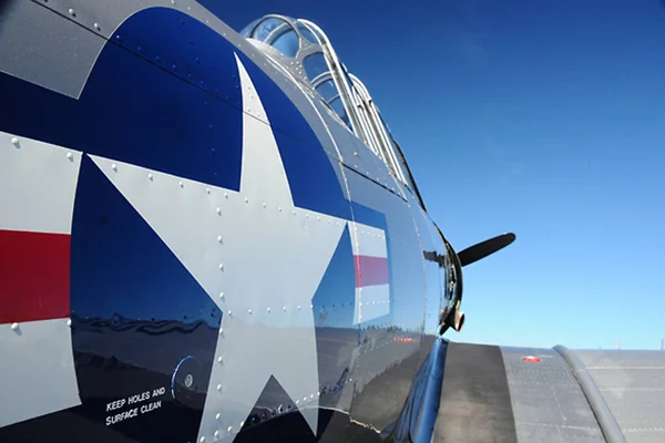 Vista Lateral Uma Aeronave Segunda Guerra Mundial Mostrando Insígnia Força — Fotografia de Stock