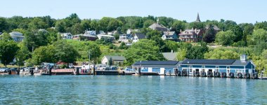 Bayfield, Wisconsin 'in Panorama manzarası Büyük Göllerden birinin suyundan görüldüğü gibi, Superior Gölü..