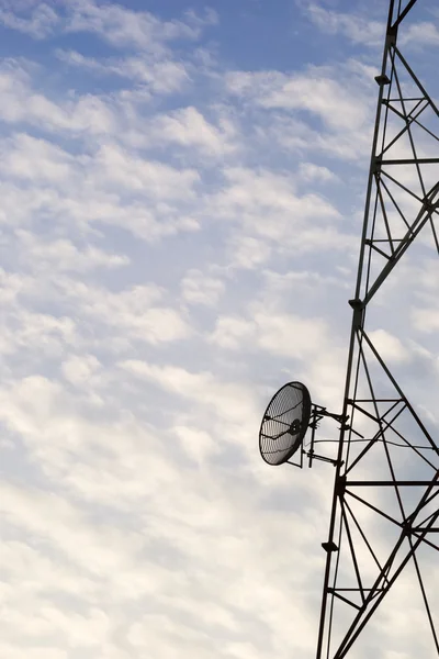 Antena de rádio no céu — Fotografia de Stock