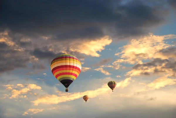 Palloncini ad aria calda in cielo — Foto Stock